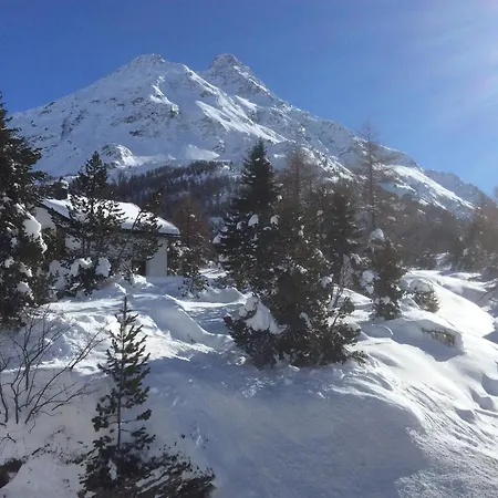 Chesa La Montanella - Ferienwohnung, * Maloja