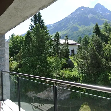 Lejlighed Chesa La Montanella - Ferienwohnung,