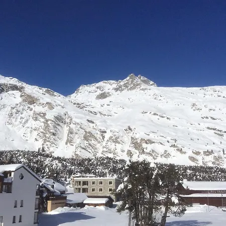 Chesa La Montanella - Ferienwohnung, * Maloja