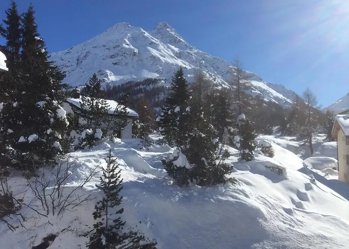 Chesa La Montanella - Ferienwohnung, * Maloja