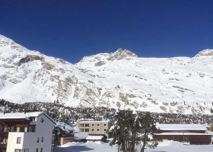 Chesa La Montanella - Ferienwohnung, * Maloja