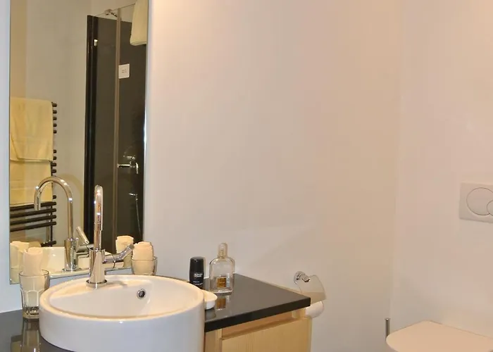 Chesa La Montanella - Ferienwohnung, * Maloja